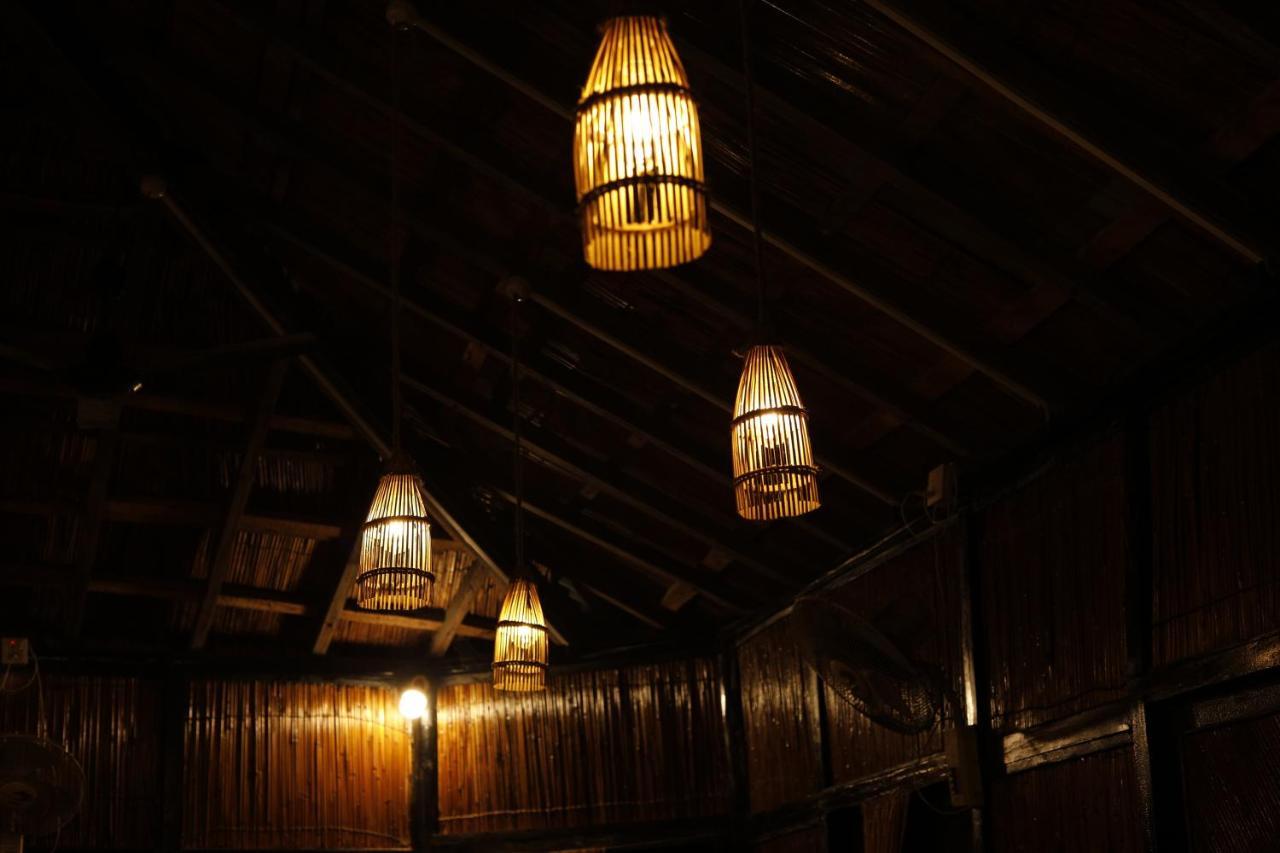 Hotel Tharu Garden Sauraha Exterior foto