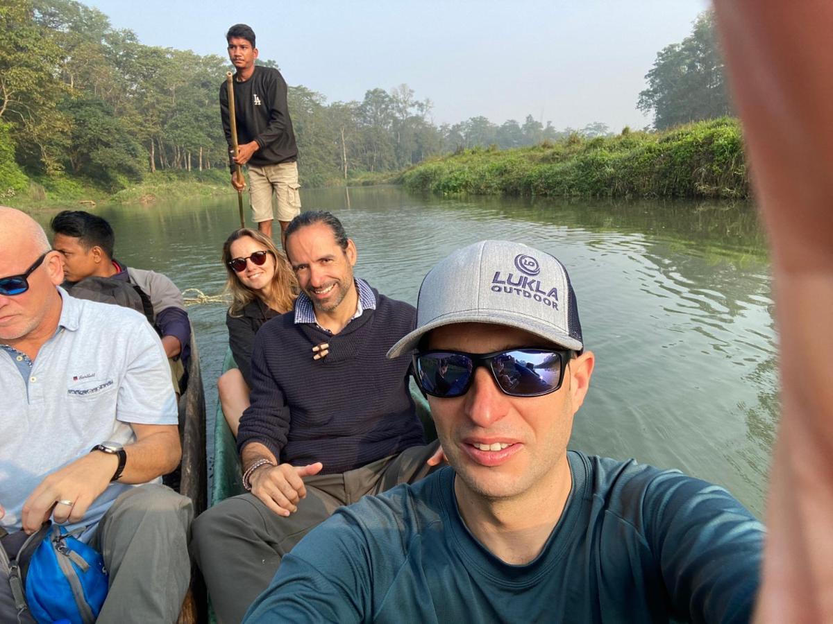 Hotel Tharu Garden Sauraha Exterior foto