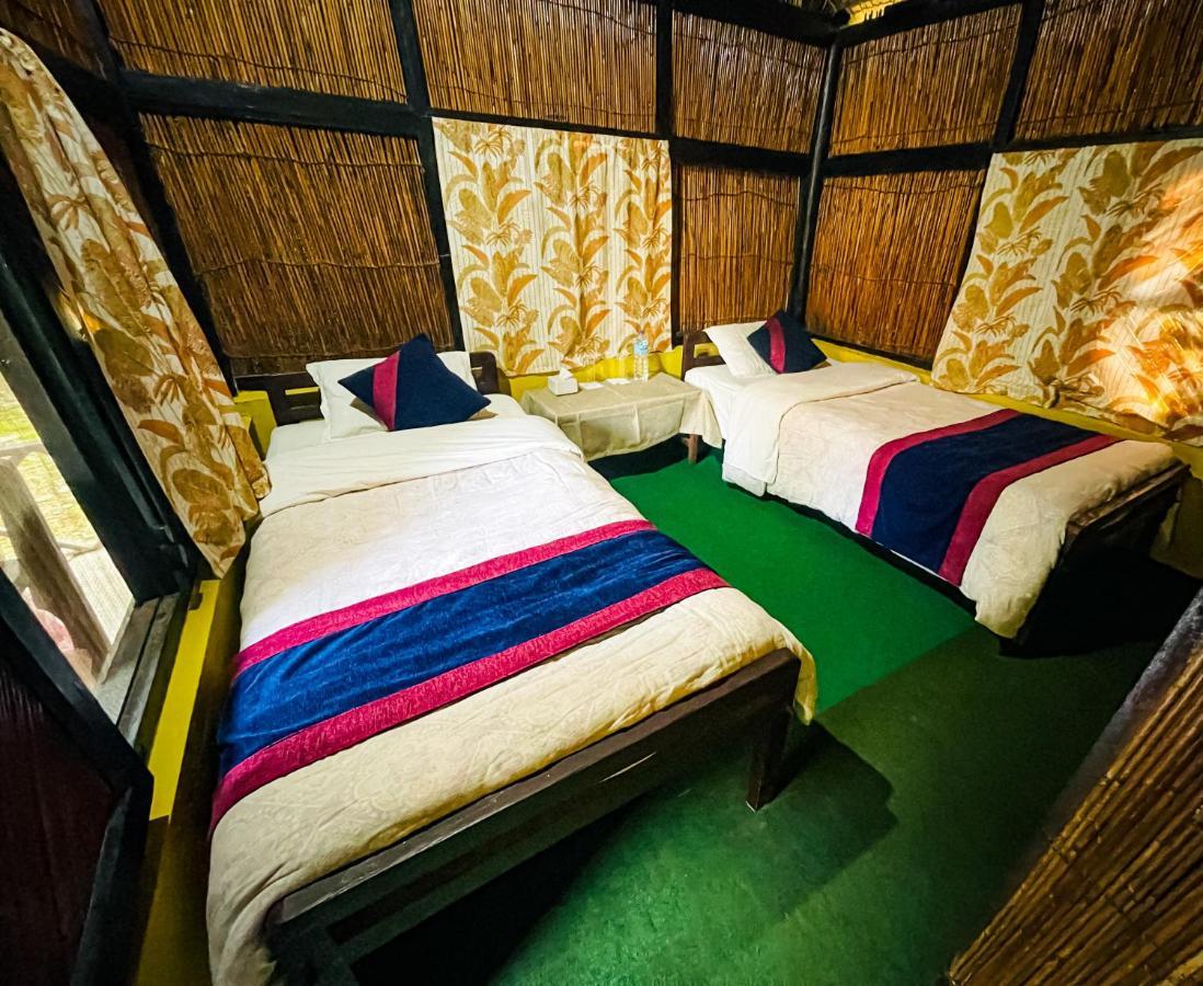 Hotel Tharu Garden Sauraha Exterior foto
