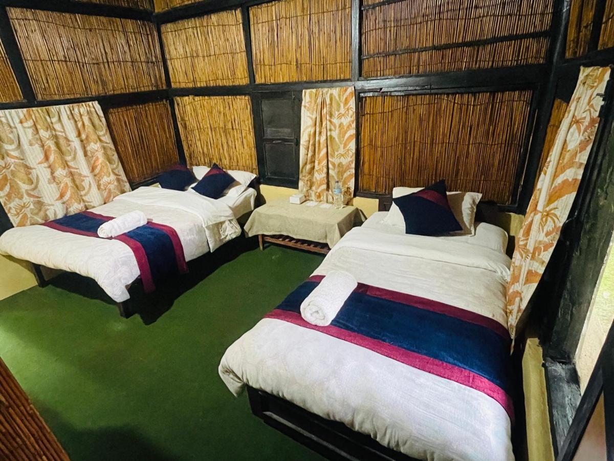 Hotel Tharu Garden Sauraha Exterior foto