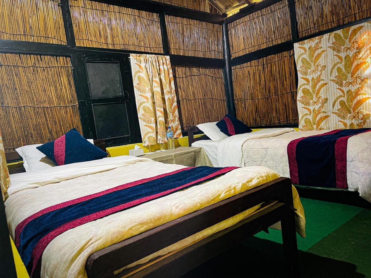 Hotel Tharu Garden Sauraha Exterior foto