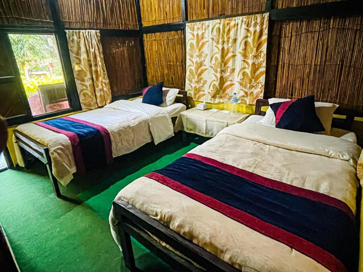 Hotel Tharu Garden Sauraha Exterior foto