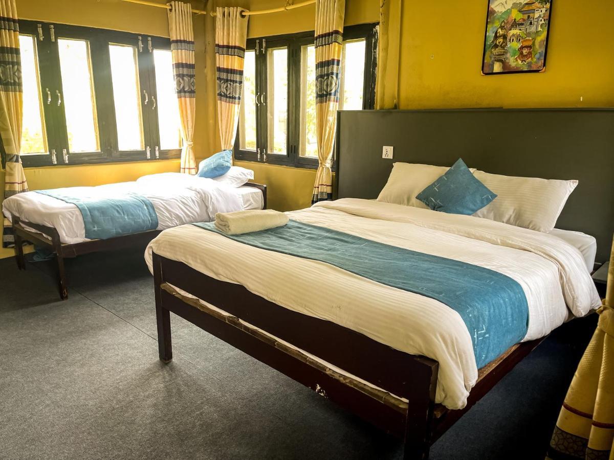 Hotel Tharu Garden Sauraha Exterior foto