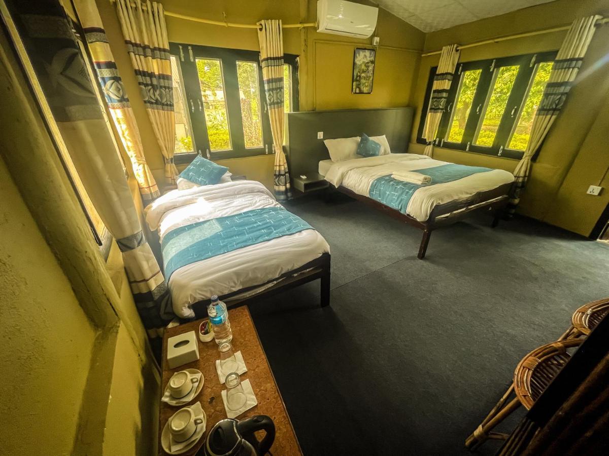 Hotel Tharu Garden Sauraha Exterior foto