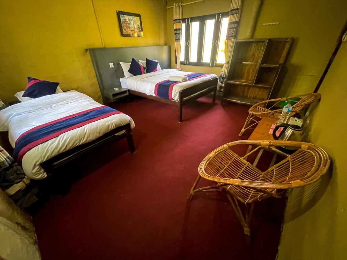 Hotel Tharu Garden Sauraha Exterior foto