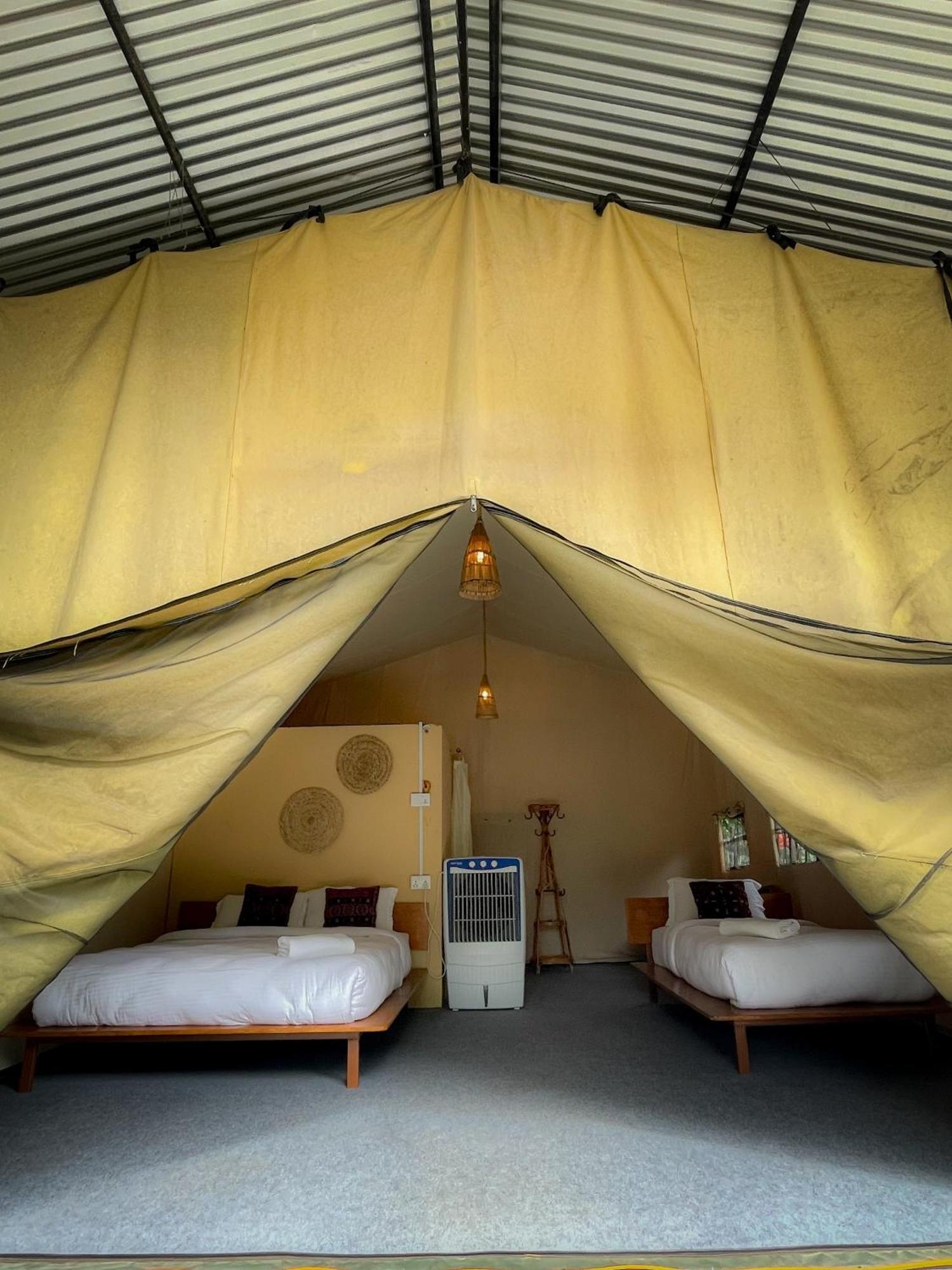 Hotel Tharu Garden Sauraha Exterior foto